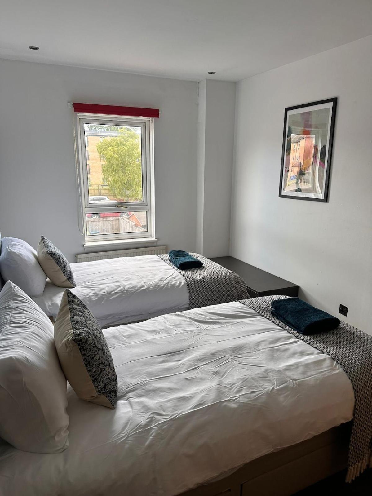 2br Flat Free Parking Near Glasgow